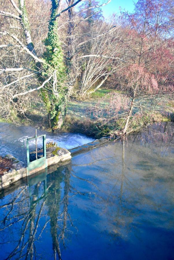 Moulin Sous La Vergne Nanteuil-en-Vallee Exterior photo
